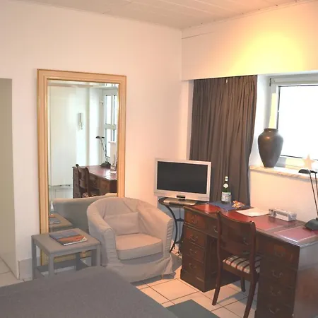 Séjour chez l'habitant Av No.1 *