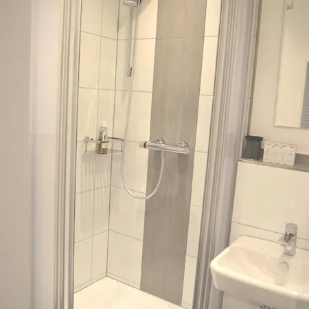 Av No.1 Kwatera prywatna *